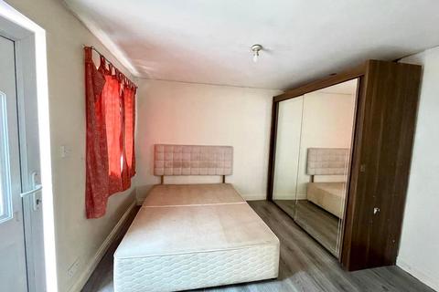 1 bedroom flat to rent, Brookside Road, Hayes UB4