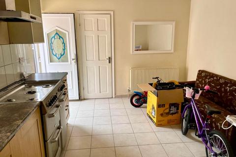 1 bedroom flat to rent, Brookside Road, Hayes UB4