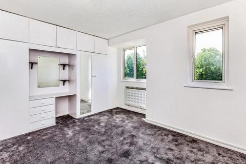 1 bedroom end of terrace house to rent, Pippins Court, Ashford, Surrey, TW15
