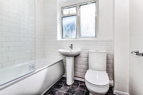 1 bedroom end of terrace house to rent, Pippins Court, Ashford, Surrey, TW15