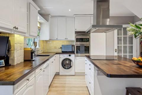 undefined, Narrow St, London, E14