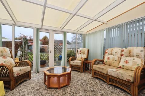 3 bedroom semi-detached house for sale, Gheluvelt Avenue, Kidderminster