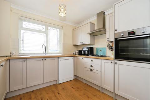 3 bedroom semi-detached house for sale, Gheluvelt Avenue, Kidderminster