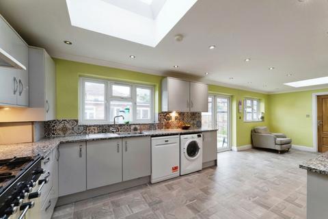 4 bedroom terraced house for sale, Courtland Avenue, Ilford, IG1