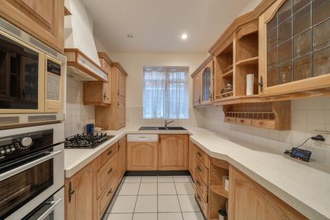 2 bedroom apartment for sale, Frithwood Avenue, Northwood