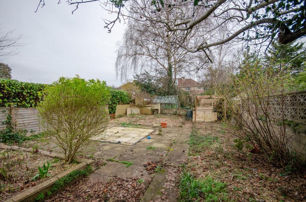 Rear garden pic 2.jpg