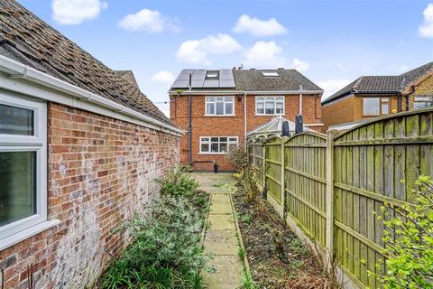 3 bedroom semi-detached house for sale, Maylands Avenue, Breaston