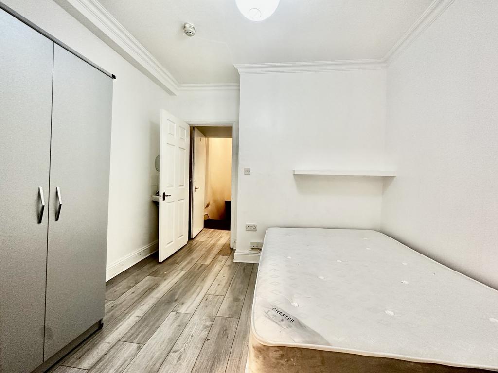 Studio Flat to be let in Mitcham available immedi