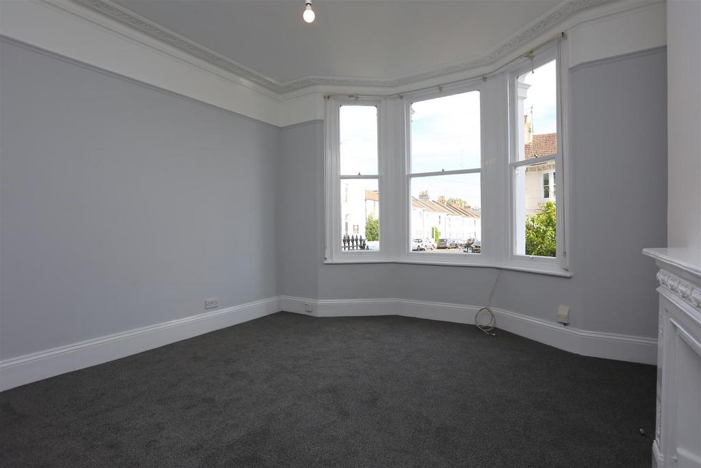 GFF 75 Ditchling Rise Living Room (1).JPG