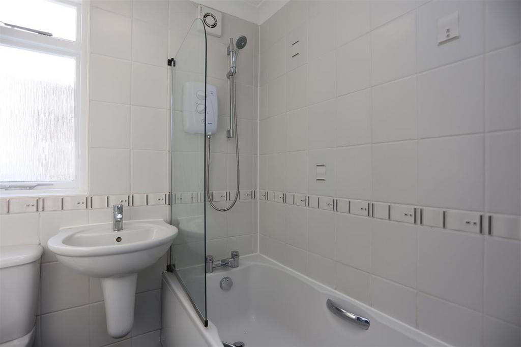 GFF 75 Ditchling Rise Bathroom.JPG
