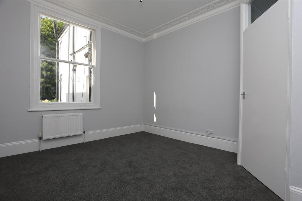 GFF 75 Ditchling Rise Bedroom (1).JPG