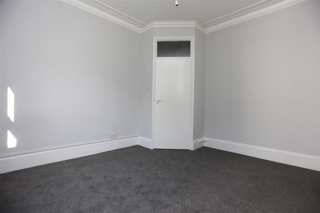 GFF 75 Ditchling Rise Bedroom (2).JPG