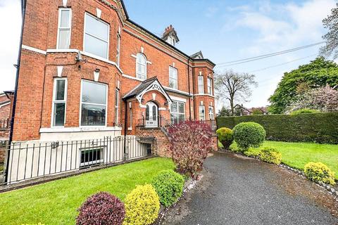 2 bedroom flat to rent, Northenden Road, Sale, M33