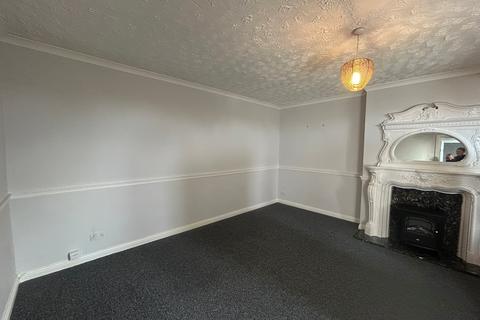 2 bedroom flat to rent, Northenden Road, Sale, M33