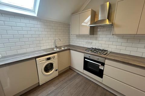 2 bedroom flat to rent, Northenden Road, Sale, M33