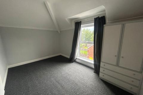 2 bedroom flat to rent, Northenden Road, Sale, M33
