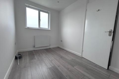 undefined, Julius Gardens, Luton, LU3
