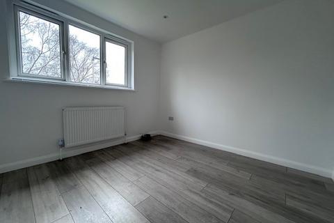 undefined, Julius Gardens, Luton, LU3