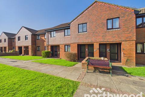 2 bedroom flat for sale, Loudon Court Loudon Way, Ashford, Ashford, TN23