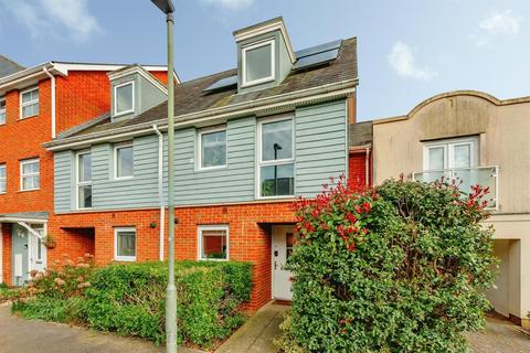 3 bedroom terraced house for sale, Burrage Road, Redhill