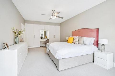 2 bedroom apartment to rent, Baker Street, London NW1