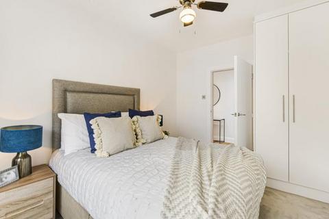 2 bedroom apartment to rent, Baker Street, London NW1