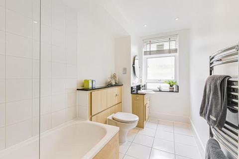 2 bedroom apartment to rent, Baker Street, London NW1