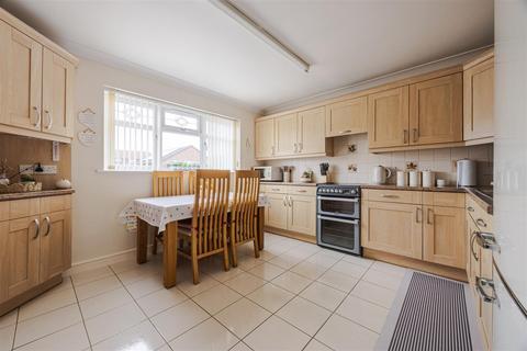 2 bedroom detached bungalow for sale, Leaburn Road, Messingham