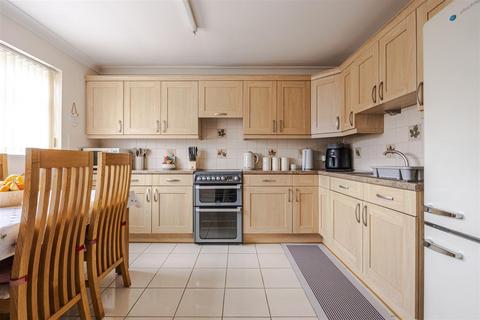 2 bedroom detached bungalow for sale, Leaburn Road, Messingham
