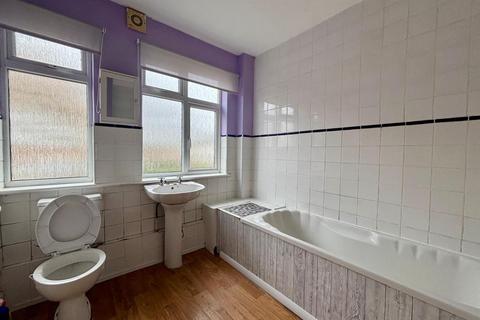 3 bedroom semi-detached house for sale, Broadway East, Abington NN3