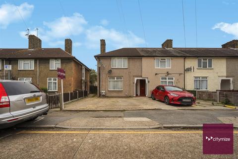 3 bedroom end of terrace house to rent, Easebourne Road, Dagenham