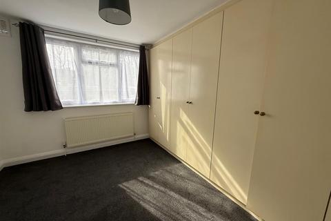 2 bedroom detached house to rent, Cannons Court, Stonegrove, Edgware