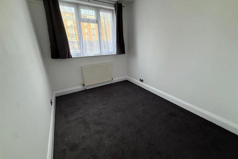 2 bedroom detached house to rent, Cannons Court, Stonegrove, Edgware