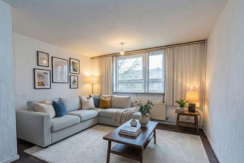 2 bedroom flat to rent, Putney Hill, London, SW15