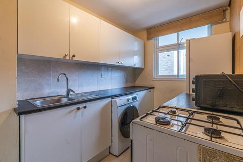 2 bedroom flat to rent, Putney Hill, London, SW15