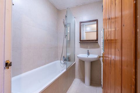 2 bedroom flat to rent, Putney Hill, London, SW15
