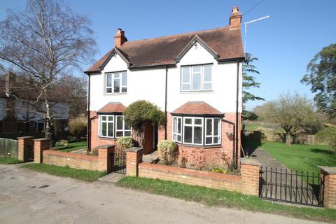 4 bedroom detached house to rent, Crimp Hill Road, Windsor SL4