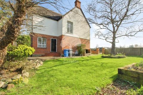4 bedroom detached house to rent, Crimp Hill Road, Windsor SL4
