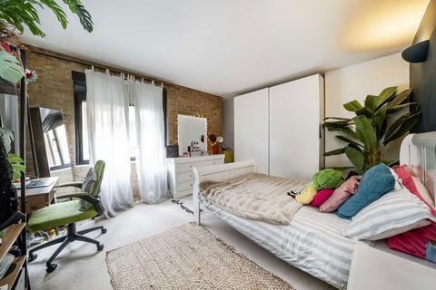 2 bedroom flat for sale, Burrells Wharf Square, London E14