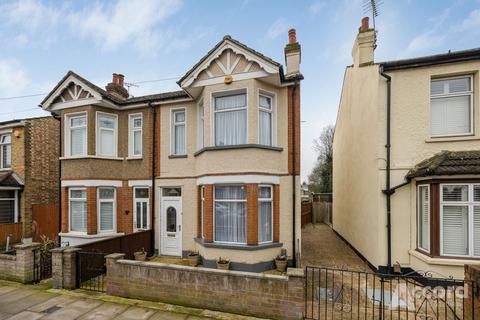 4 bedroom semi-detached house for sale, Mildmay Road, Romford, RM7