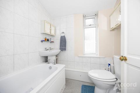 4 bedroom semi-detached house for sale, Mildmay Road, Romford, RM7