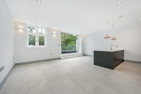 3 bedroom flat for sale, Woodborough Road, London, SW15