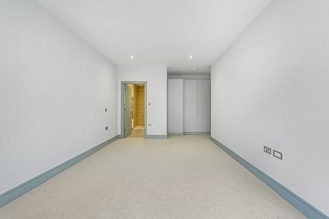 3 bedroom flat for sale, Woodborough Road, London, SW15