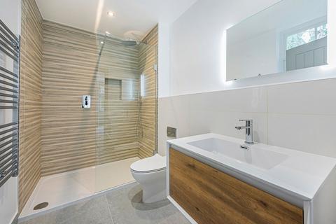 3 bedroom flat for sale, Woodborough Road, London, SW15