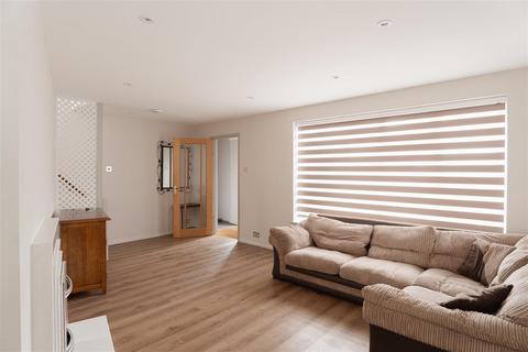 4 bedroom semi-detached house for sale, Woodfield Close, Redhill