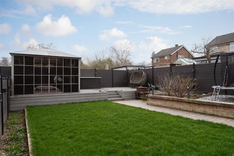 4 bedroom semi-detached house for sale, Woodfield Close, Redhill