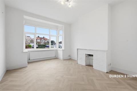 3 bedroom terraced house for sale, Great Gardens Road, Hornchurch, RM11
