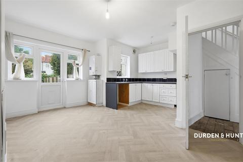 3 bedroom terraced house for sale, Great Gardens Road, Hornchurch, RM11