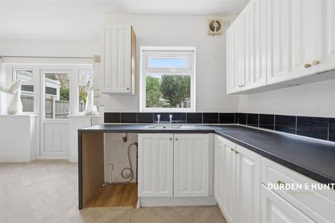 3 bedroom terraced house for sale, Great Gardens Road, Hornchurch, RM11