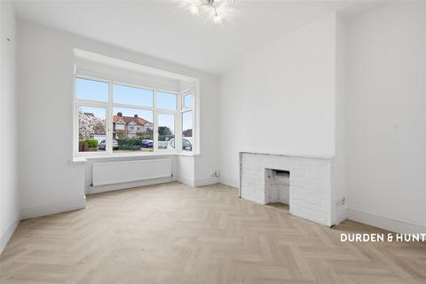 3 bedroom terraced house for sale, Great Gardens Road, Hornchurch, RM11